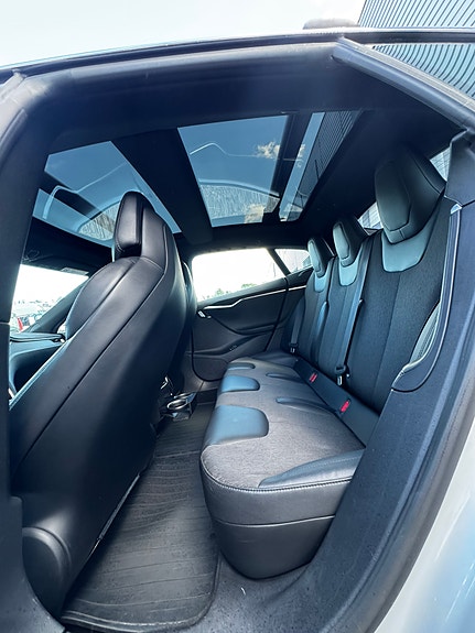 Tesla Model S 22 of 30