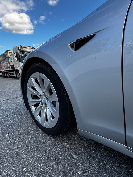 Tesla Model S 18 of 30