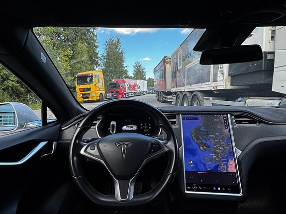Tesla Model S 26 of 30