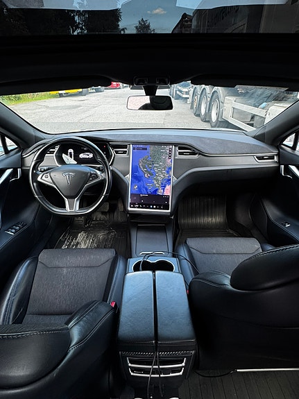 Tesla Model S 25 of 30