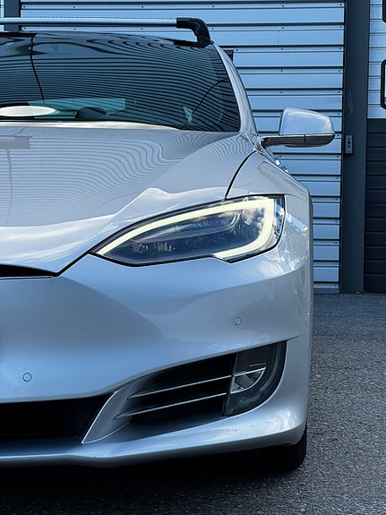 Tesla Model S 20 of 30
