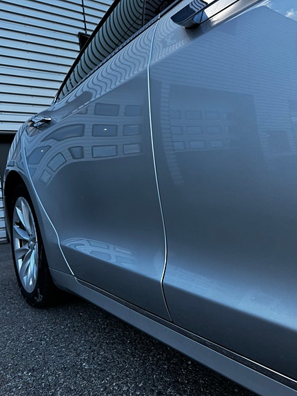 Tesla Model S 11 of 30