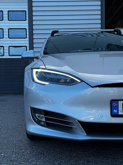 Tesla Model S 8 of 30