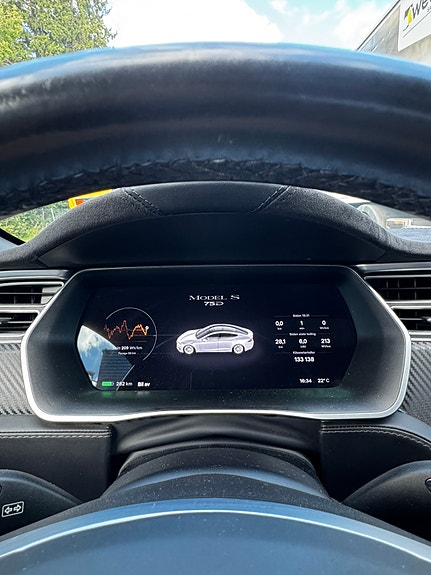 Tesla Model S 27 of 30