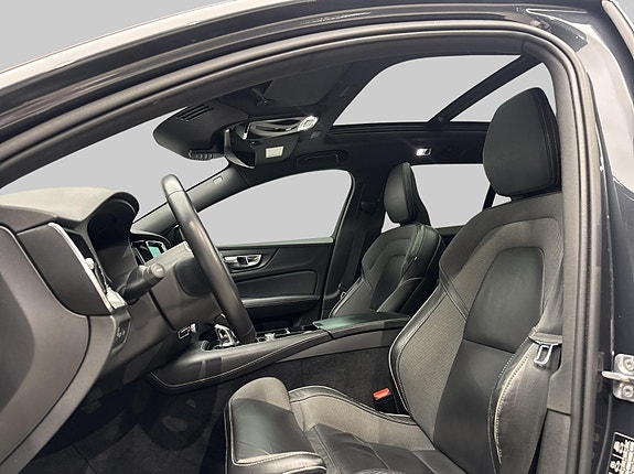 Volvo V60 11 of 30
