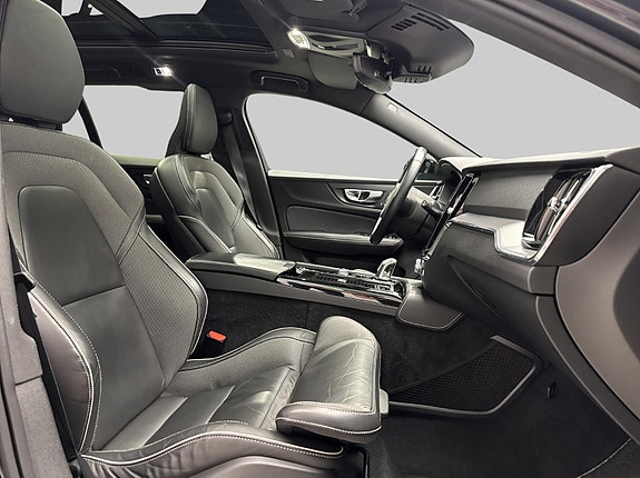 Volvo V60 14 of 30