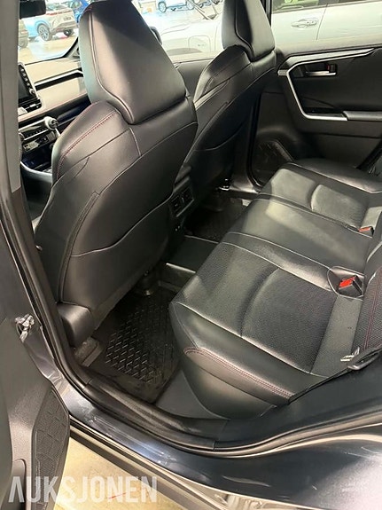 Toyota RAV4 10 of 14