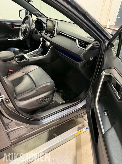 Toyota RAV4 12 of 14