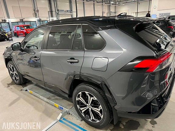 Toyota RAV4 5 of 14