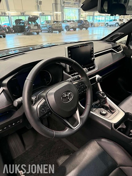 Toyota RAV4 8 of 14