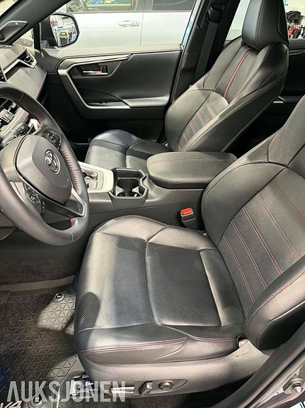 Toyota RAV4 9 of 14