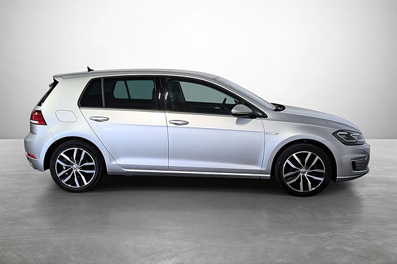 Volkswagen Golf 5 of 24