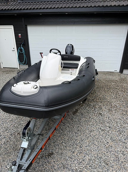 Meget pen Brig Eagle 380 med henger til Høstpris 2 of 8