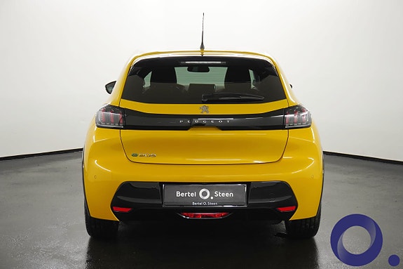 Peugeot e-208 8 of 27