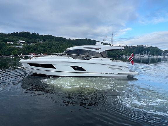 Grandezza 37 CA, En eier, DPI, Joystick, ankervinsj akter og forut 6 of 30