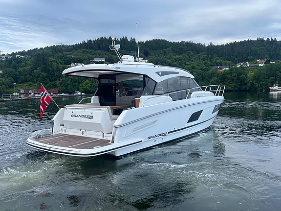 Grandezza 37 CA, En eier, DPI, Joystick, ankervinsj akter og forut 11 of 30
