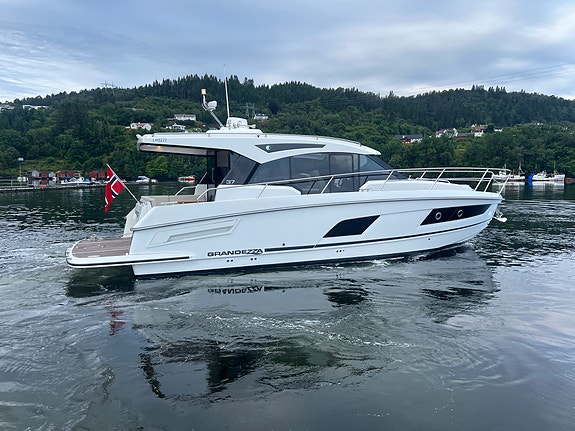 Grandezza 37 CA, En eier, DPI, Joystick, ankervinsj akter og forut 13 of 30