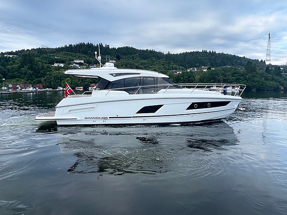 Grandezza 37 CA, En eier, DPI, Joystick, ankervinsj akter og forut 14 of 30