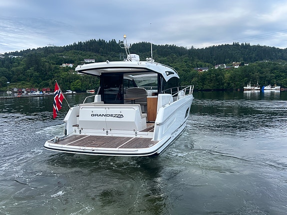 Grandezza 37 CA, En eier, DPI, Joystick, ankervinsj akter og forut 10 of 30