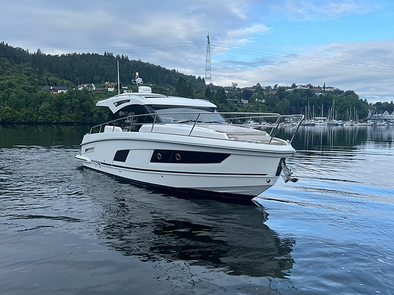 Grandezza 37 CA, En eier, DPI, Joystick, ankervinsj akter og forut 2 of 30