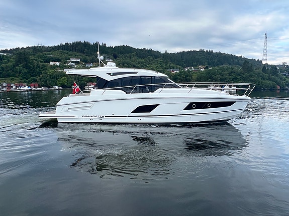 Grandezza 37 CA, En eier, DPI, Joystick, ankervinsj akter og forut 15 of 30