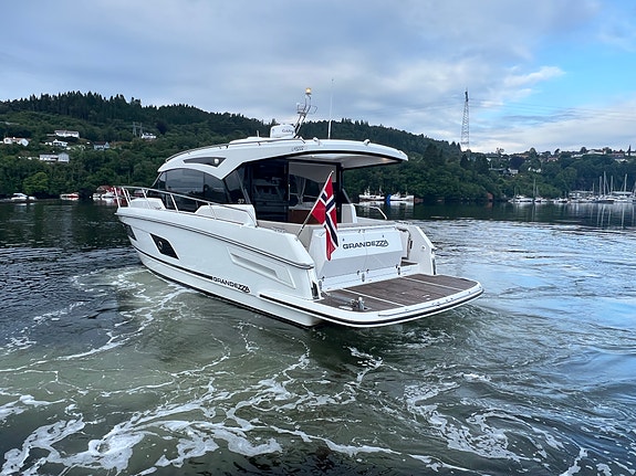 Grandezza 37 CA, En eier, DPI, Joystick, ankervinsj akter og forut 8 of 30