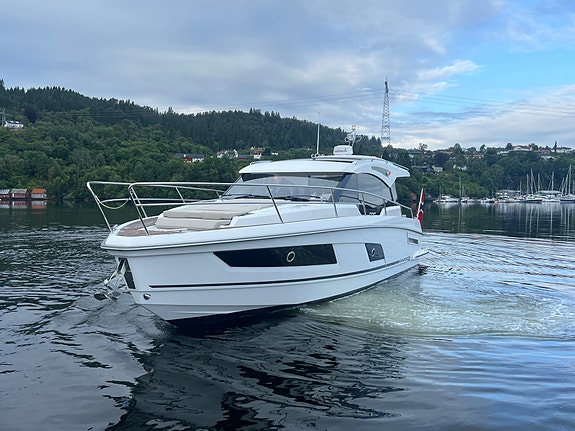 Grandezza 37 CA, En eier, DPI, Joystick, ankervinsj akter og forut 4 of 30