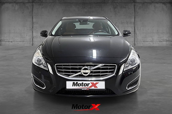 Volvo V60 2 of 23