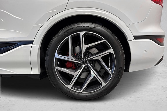 Audi Q6 e-tron 12 of 25