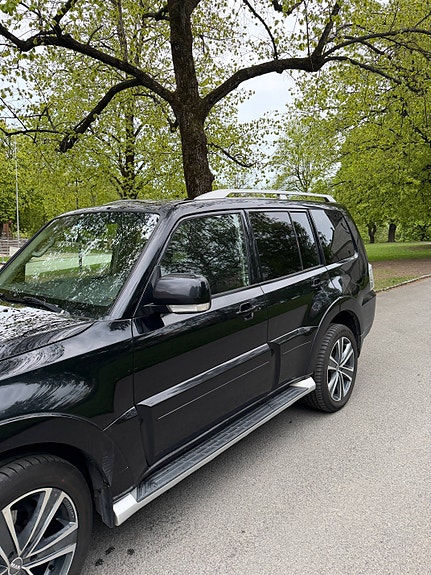 Mitsubishi Pajero 3 of 11