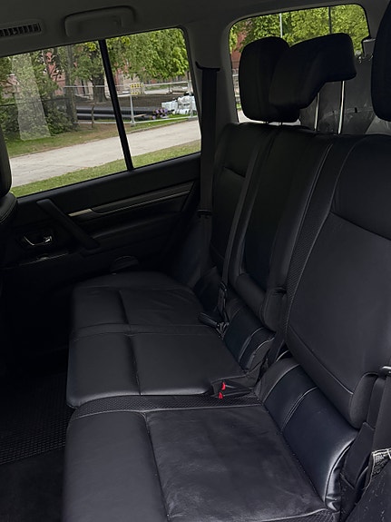 Mitsubishi Pajero 10 of 11