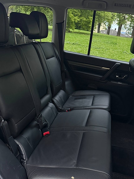 Mitsubishi Pajero 8 of 11