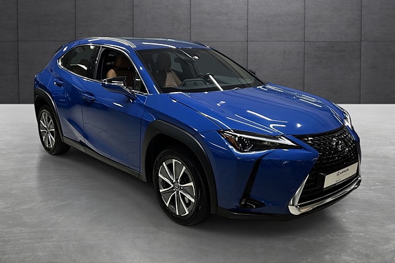 Lexus UX300e 7 of 21
