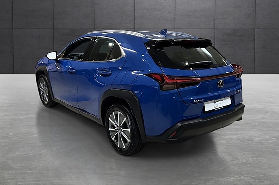 Lexus UX300e 3 of 21