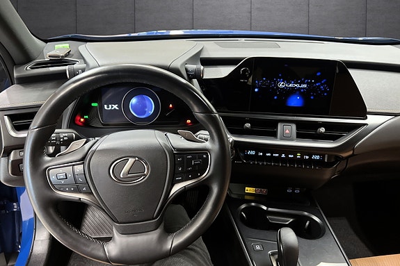 Lexus UX300e 12 of 21