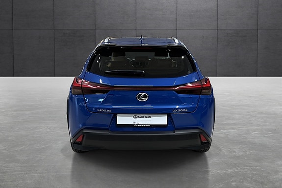 Lexus UX300e 4 of 21