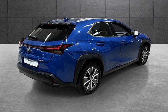 Lexus UX300e 5 of 21