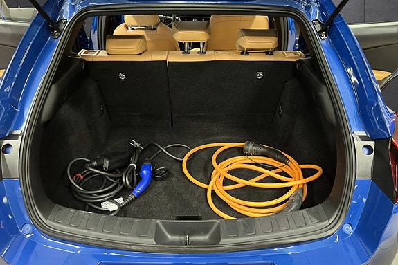Lexus UX300e 19 of 21