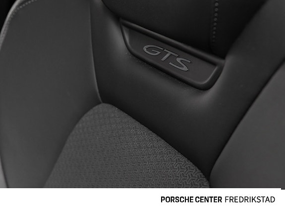 Porsche Macan 28 of 30