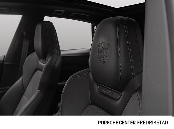 Porsche Macan 27 of 30