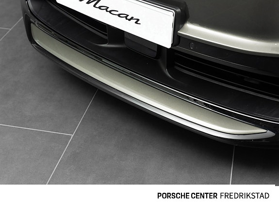 Porsche Macan 14 of 30