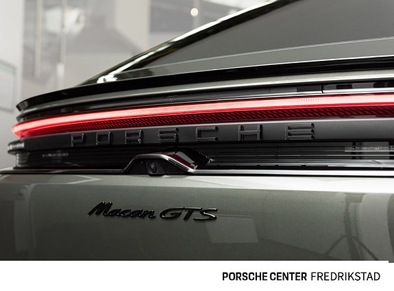 Porsche Macan 7 of 30