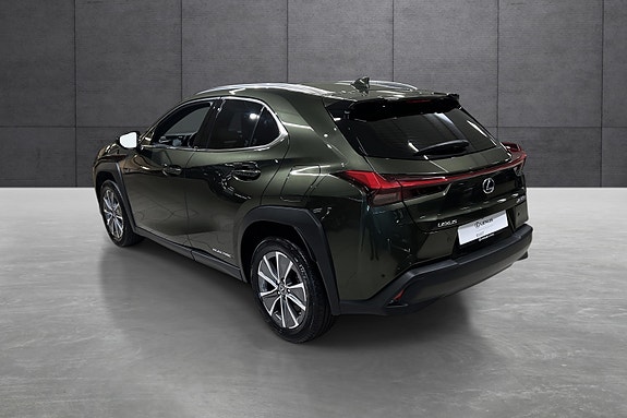 Lexus UX300e 3 of 21