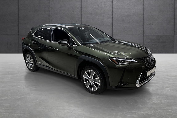 Lexus UX300e 7 of 21