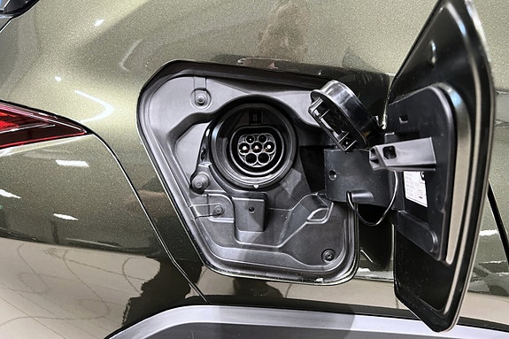Lexus UX300e 9 of 21