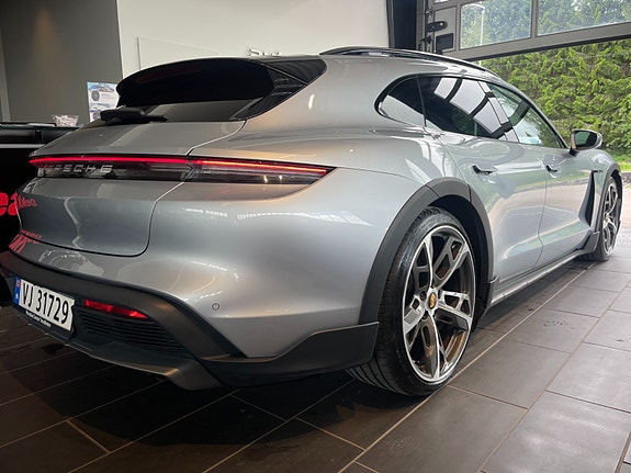 Porsche Taycan Cross Turismo 8 of 18