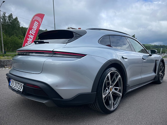 Porsche Taycan Cross Turismo 3 of 18