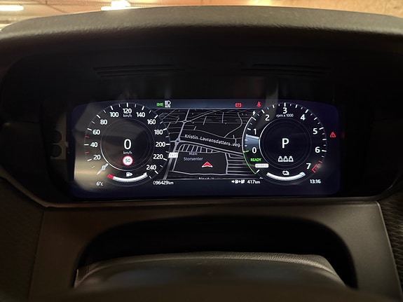 Land Rover Range Rover Velar 24 of 30