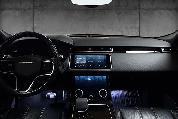 Land Rover Range Rover Velar 15 of 30