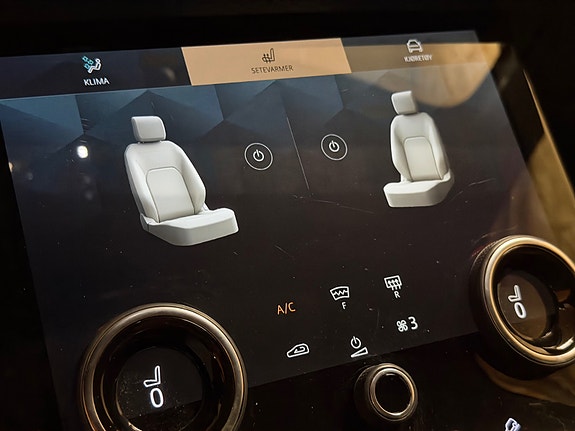 Land Rover Range Rover Velar 28 of 30